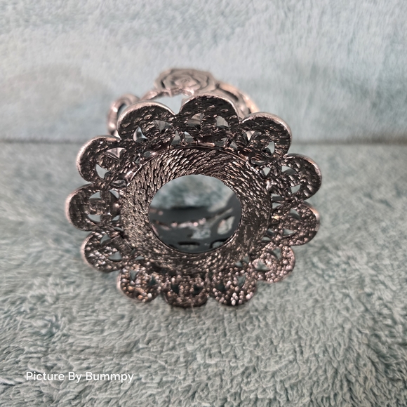 Stanley Intricate Silver Floral Holder - Picture 5 of 8